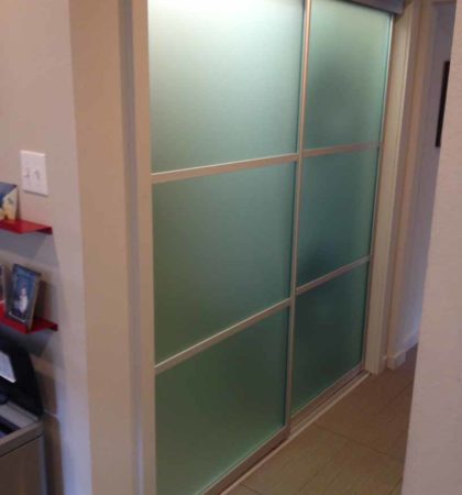 5041-SlidingDoor-EtchedGlass-Hallway-01
