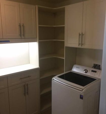 5050-LaundryRoom-AntiqueWhiteShaker-01