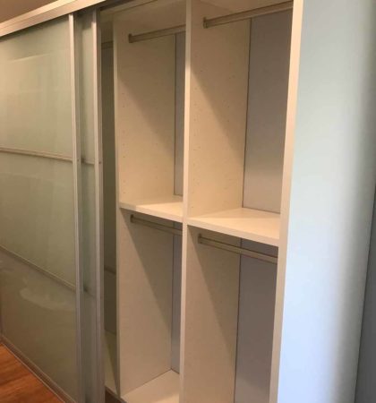 5127-ClosetbehindSlidingDoors-01