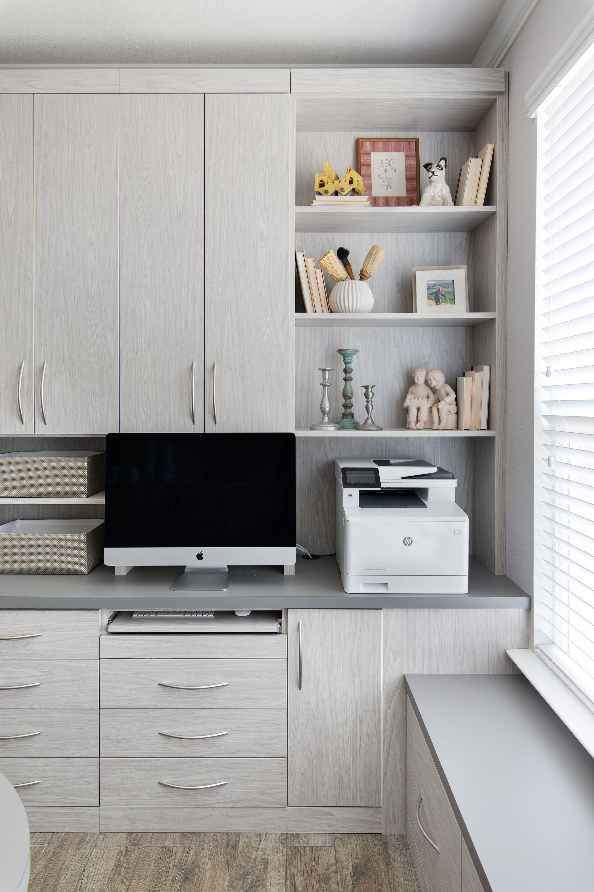 Maximize space with our Home Office. Work from home effortlessly, combining functionality and style. Discover versatile solutions for small spaces. Consider a home office design today!