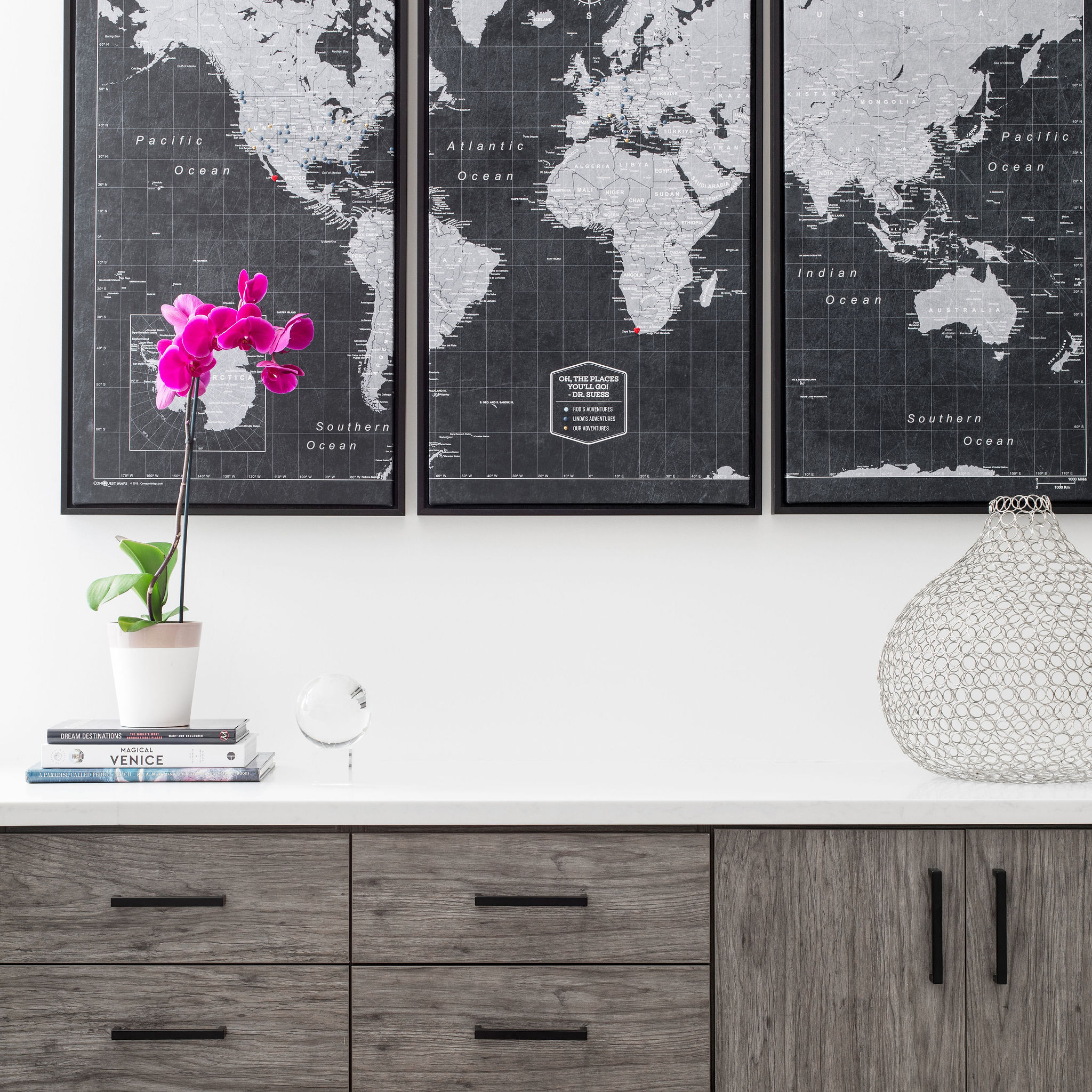 Maximize space with our Home Office. Enjoy a luxury home office and work from home effortlessly, combining functionality and style. Discover versatile solutions for small spaces. Consider a home office design today!