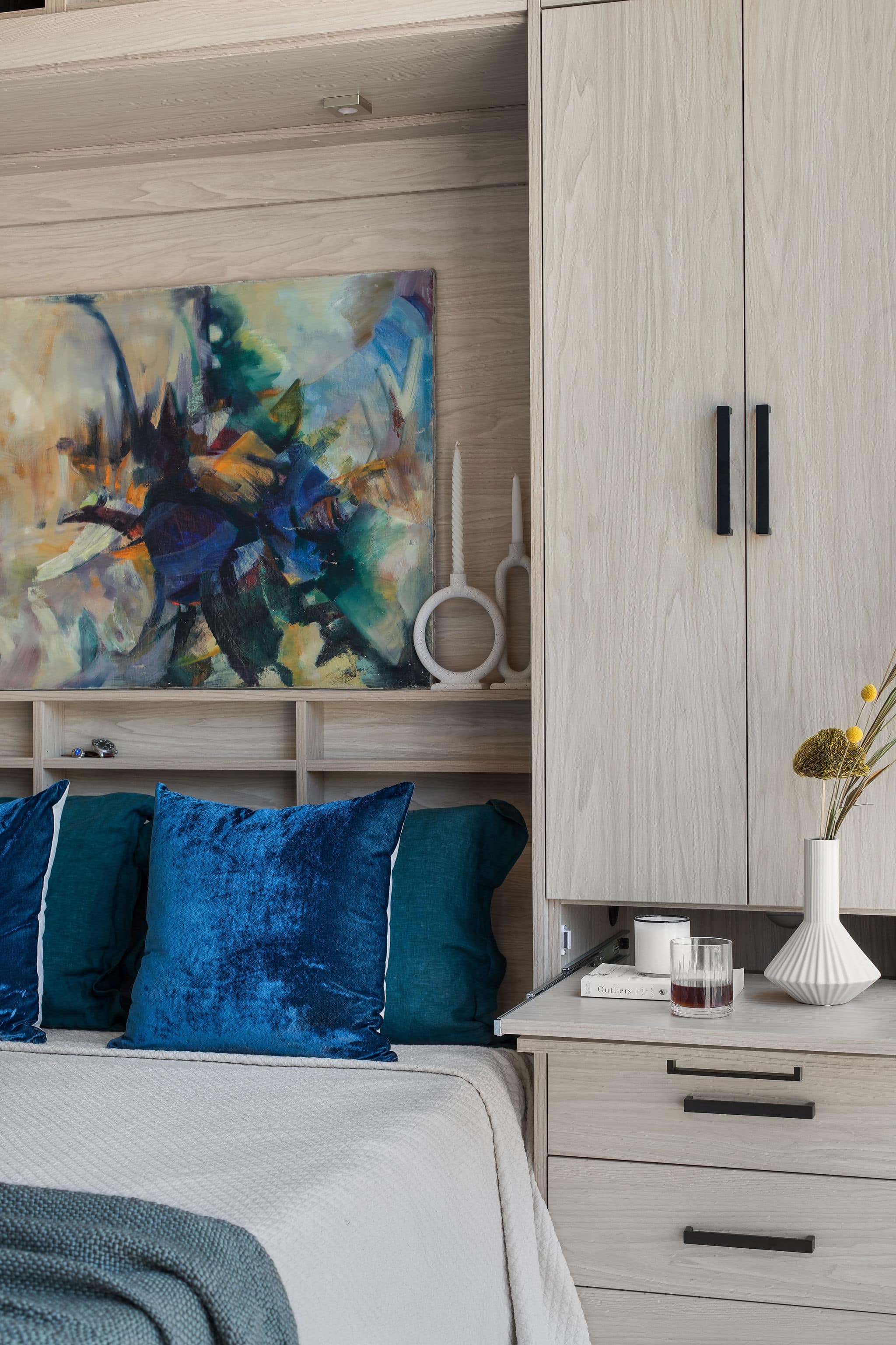 Panel_Bed_Casting_1st_Light_2_Web Res Maximize space with our panel bed and side cabinets. Transform your room effortlessly from day to night, combining functionality and style. Discover versatile solutions for small spaces. Explore our Panel bed collection now!