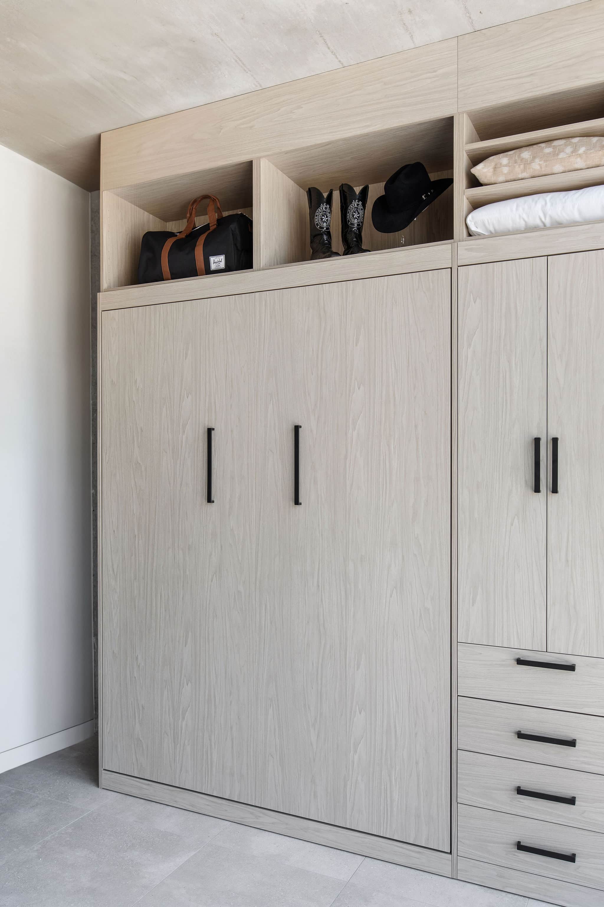 Panel_Bed_Casting_1st_Light_5_Web Res Maximize space with our panel bed and side cabinets. Transform your room effortlessly from day to night, combining functionality and style. Discover versatile solutions for small spaces. Explore our Panel bed collection now!