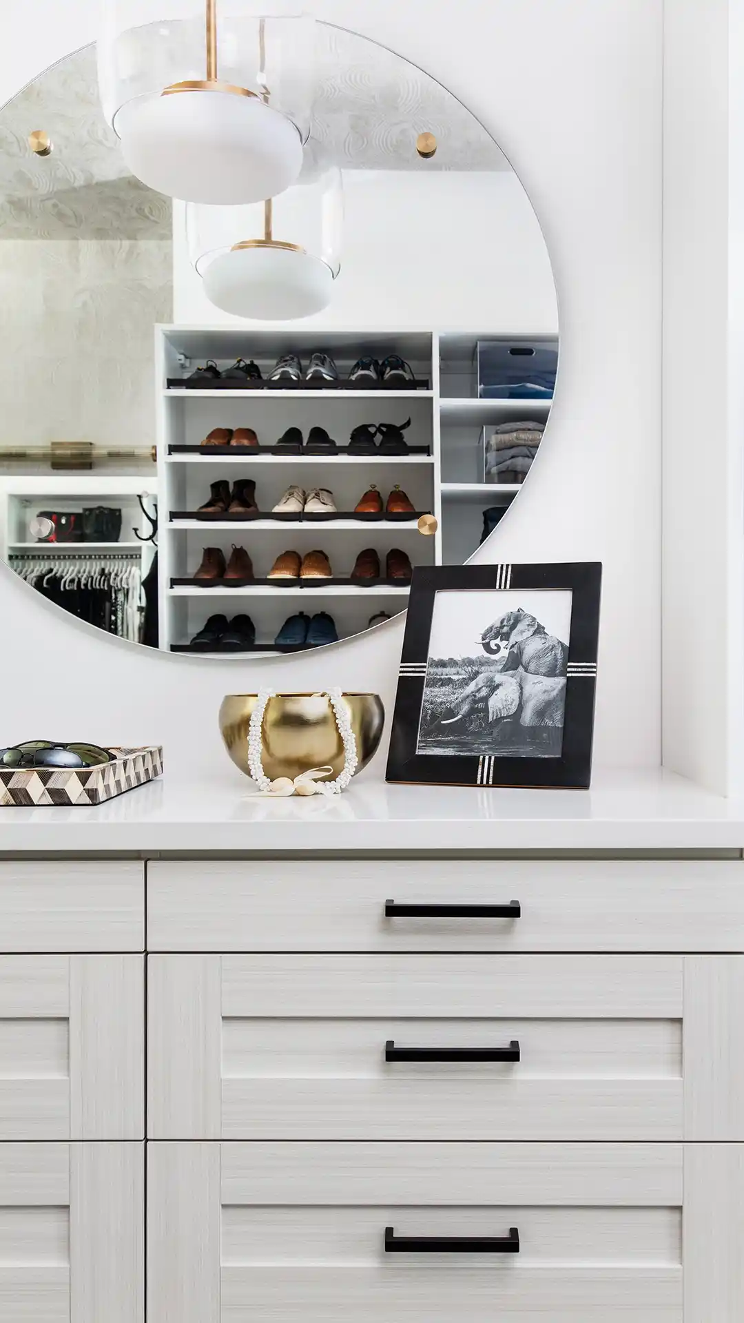 Let our Central, TX team of talented closet designers help you create your ideal custom closet space.