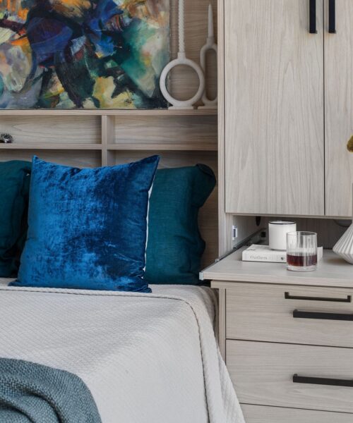 The Metropolitan Murphy bed with shelves provides additional storage space for your space.